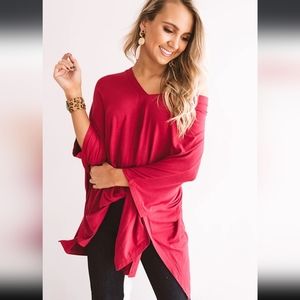 🎅 💙 🟦 Crimson Batwing Top NWOT